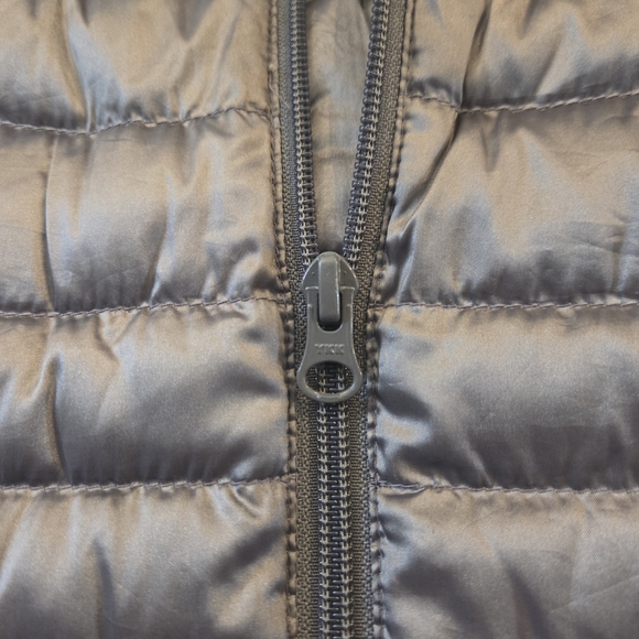 Bernardo Quilted Puffer Vest in Charcoal Gray/Silver - Picture 4 of 5